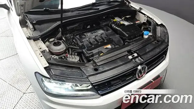 Volkswagen Tiguan 2018 — Şəkil 11/20
