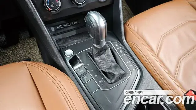 Volkswagen Tiguan 2018 — Şəkil 14/20