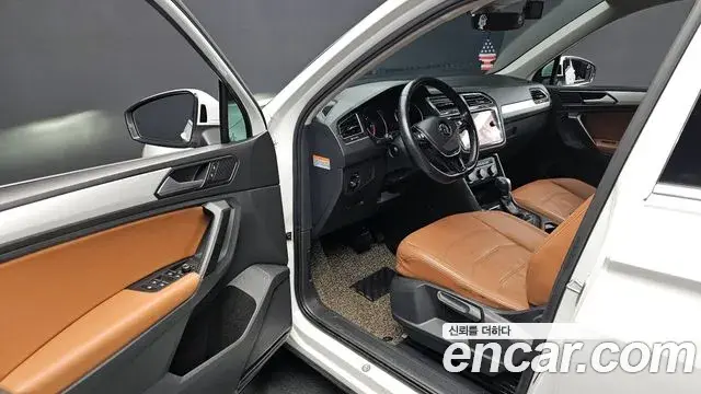 Volkswagen Tiguan 2018 — Şəkil 8/20