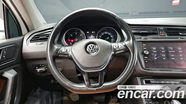 Volkswagen Tiguan 2018 — Şəkil 19/20