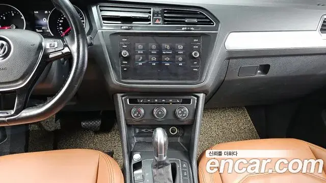Volkswagen Tiguan 2018 — Şəkil 7/20