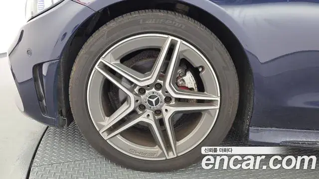Mercedes-Benz C-Class 2021 — ფოტო 30/34