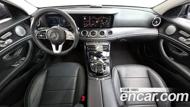 Mercedes-Benz E-Class 2019 — Фото 7/20