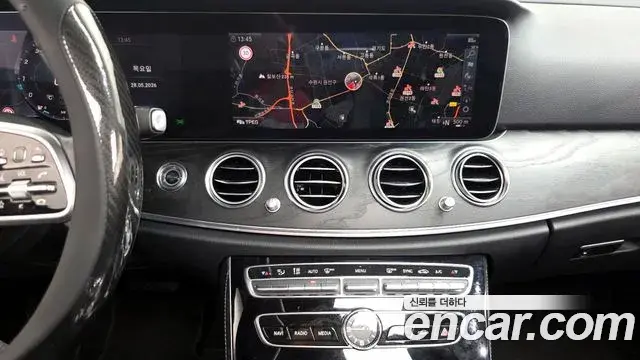 Mercedes-Benz E-Class 2019 — Фото 12/20