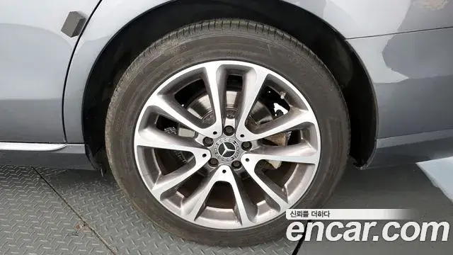 Mercedes-Benz E-Class 2019 — ფოტო 10/34