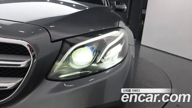 Mercedes-Benz E-Class 2019 — ფოტო 20/34