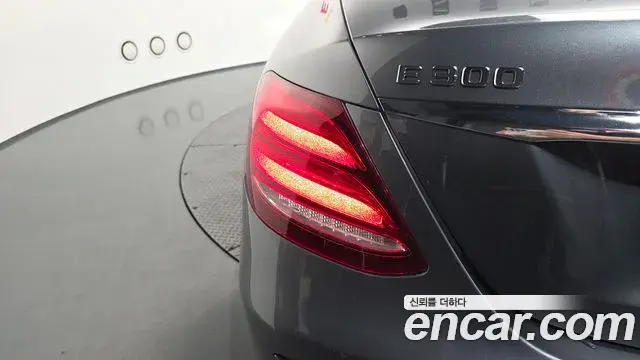 Mercedes-Benz E-Class 2019 — ფოტო 15/34