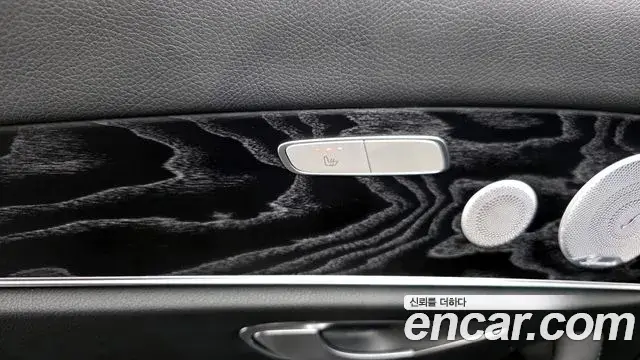 Mercedes-Benz E-Class 2019 — ფოტო 19/34