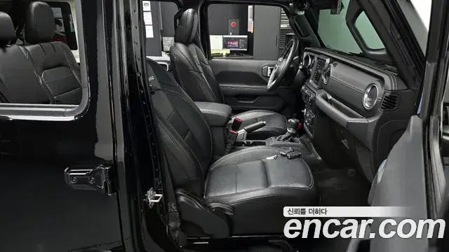 Jeep Wrangler 2021 — Şəkil 10/34