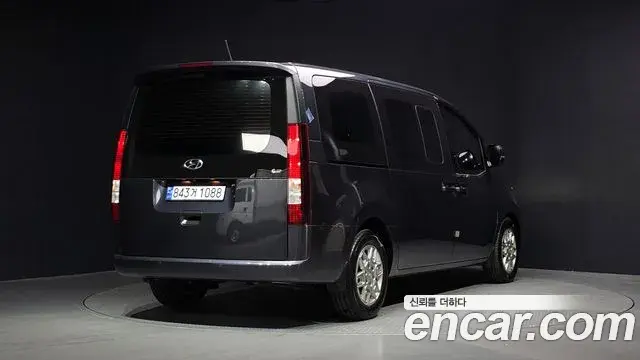 Hyundai Staria 2023 — Photo 2/20