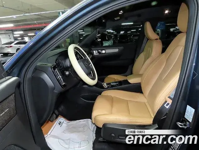Volvo XC40 2020 — ფოტო 1/20