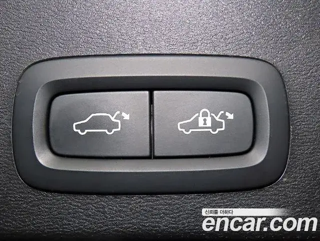 Volvo XC40 2020 — ფოტო 18/20