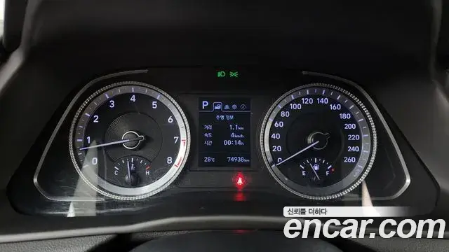 Hyundai Sonata Hybrid 2019 — Photo 8/32