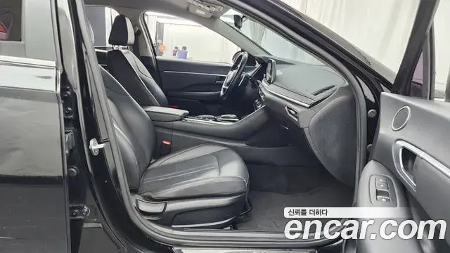 Hyundai Sonata Hybrid 2019 — Photo 16/32