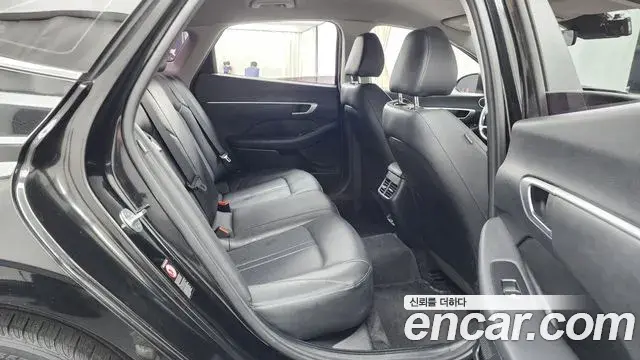 Hyundai Sonata Hybrid 2019 — Photo 19/32