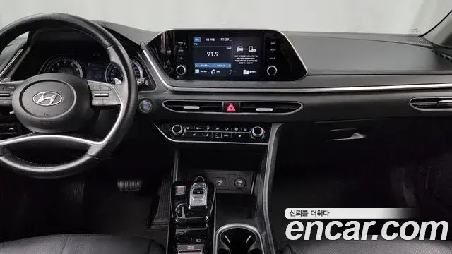 Hyundai Sonata Hybrid 2019 — Photo 10/32