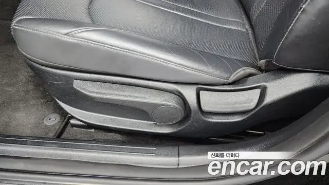 Hyundai Sonata Hybrid 2019 — Photo 11/32