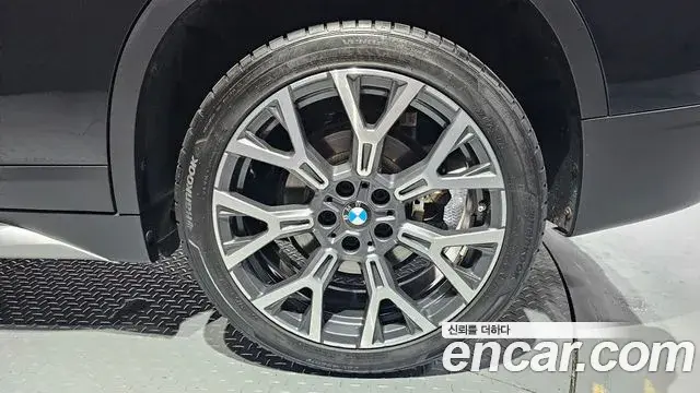 BMW X1 2022 — ფოტო 18/31