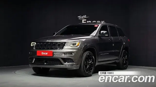 Jeep Grand Cherokee 2021 — ფოტო 32/32