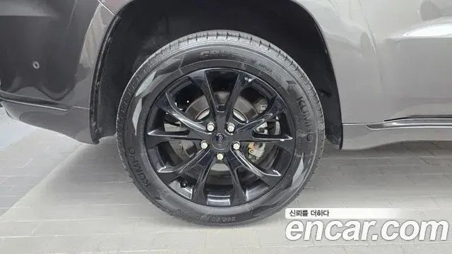 Jeep Grand Cherokee 2021 — ფოტო 7/32