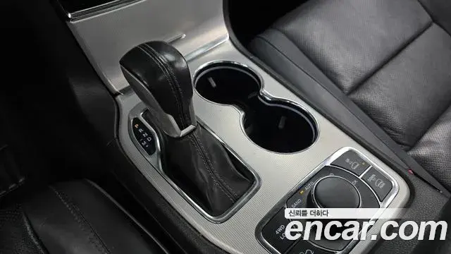 Jeep Grand Cherokee 2021 — ფოტო 4/32