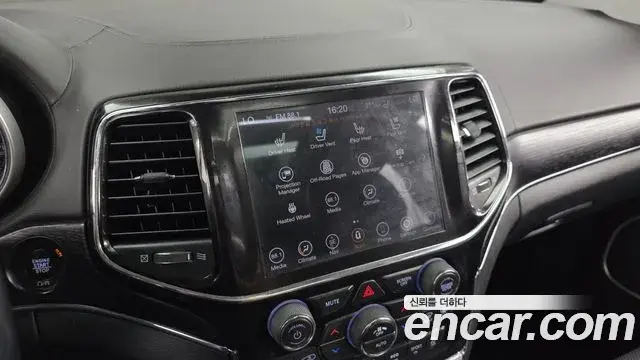 Jeep Grand Cherokee 2021 — ფოტო 2/32