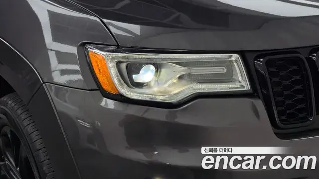 Jeep Grand Cherokee 2021 — ფოტო 15/32