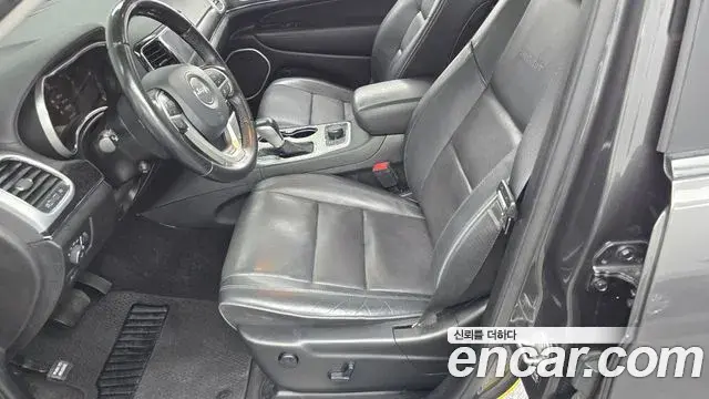 Jeep Grand Cherokee 2021 — ფოტო 27/32