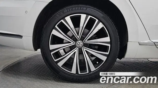 Volkswagen Arteon 2019 — Şəkil 13/20