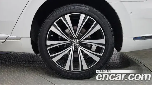 Volkswagen Arteon 2019 — Şəkil 14/20