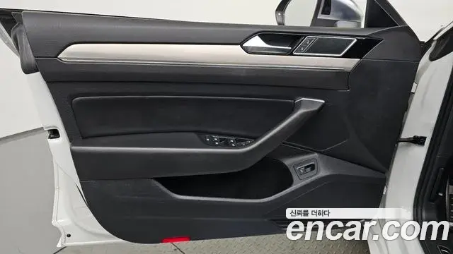 Volkswagen Arteon 2019 — Şəkil 15/20