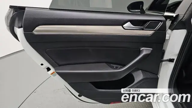 Volkswagen Arteon 2019 — Şəkil 18/20