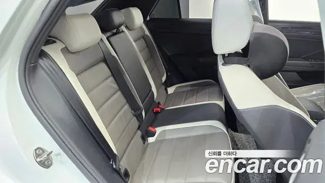 Volkswagen T-Roc 2021 — Şəkil 17/20
