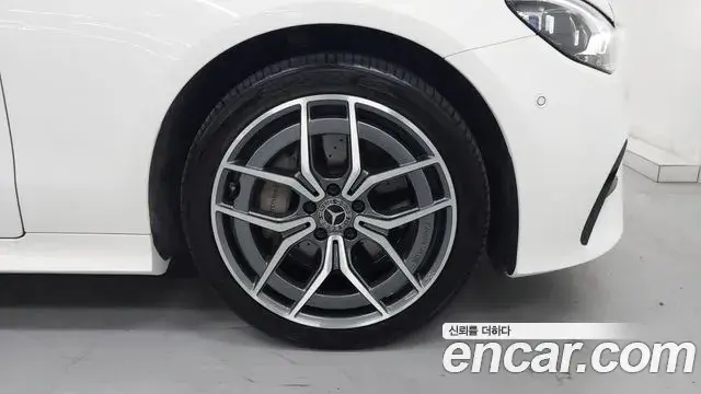 Mercedes-Benz E-Class 2022 — Фото 4/17