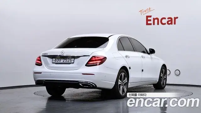 Mercedes-Benz E-Class 2019 — Фото 2/20