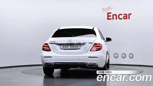 Mercedes-Benz E-Class 2019 — Фото 4/20