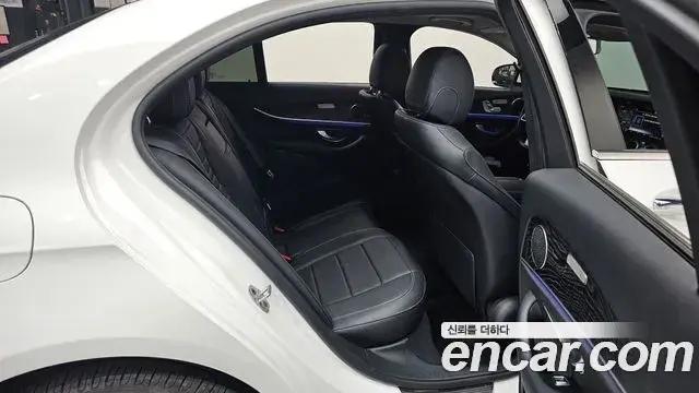 Mercedes-Benz E-Class 2019 — Фото 11/20