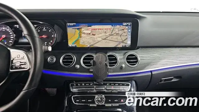 Mercedes-Benz E-Class 2019 — Фото 12/20