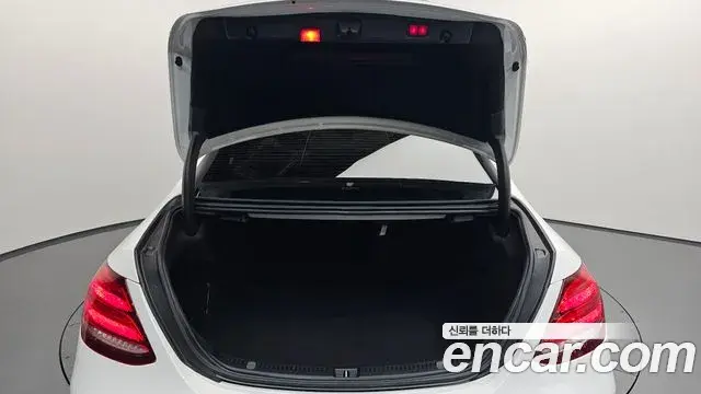 Mercedes-Benz E-Class 2019 — Фото 18/20