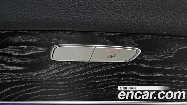 Mercedes-Benz E-Class 2019 — Photo 10/33