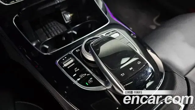 Mercedes-Benz E-Class 2019 — Photo 15/33