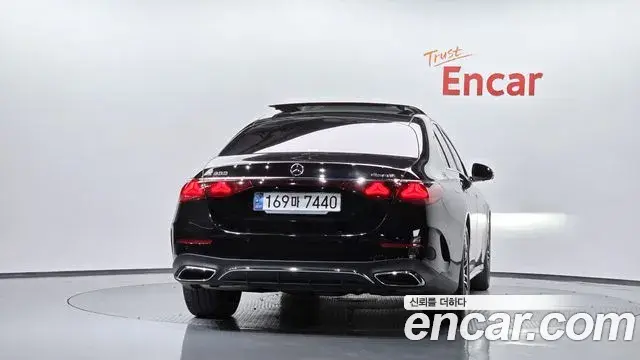 Mercedes-Benz E-Class 2024 — Şəkil 24/32