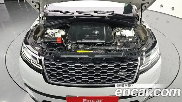 Land Rover Range Rover Velar 2018 — ფოტო 13/20