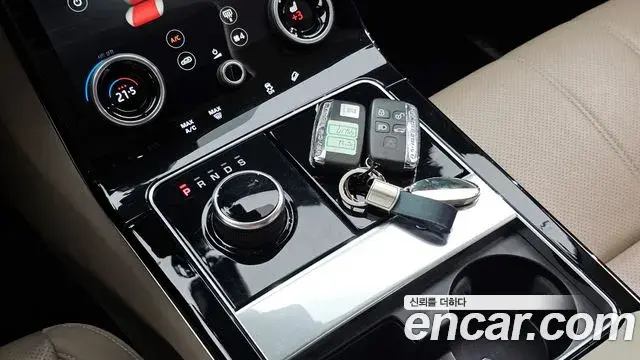 Land Rover Range Rover Velar 2018 — ფოტო 8/20