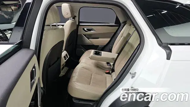 Land Rover Range Rover Velar 2018 — ფოტო 18/20