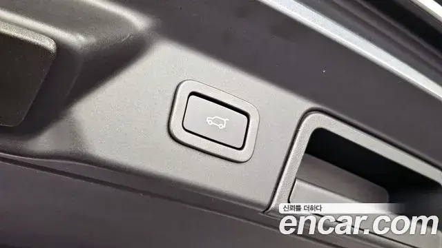 Land Rover Range Rover Velar 2018 — ფოტო 4/20