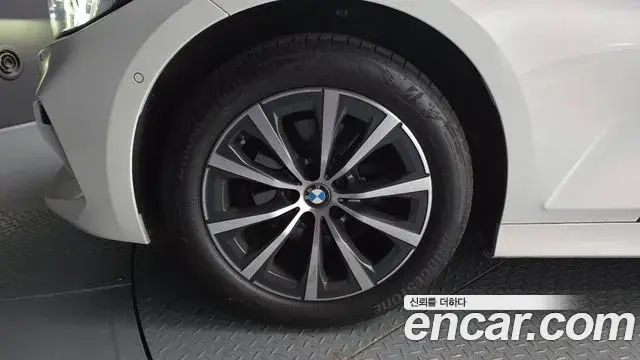 BMW 3 Series 2024 — Photo 23/34