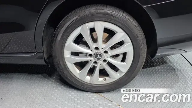 Mercedes-Benz C-Class 2020 — Photo 35/35