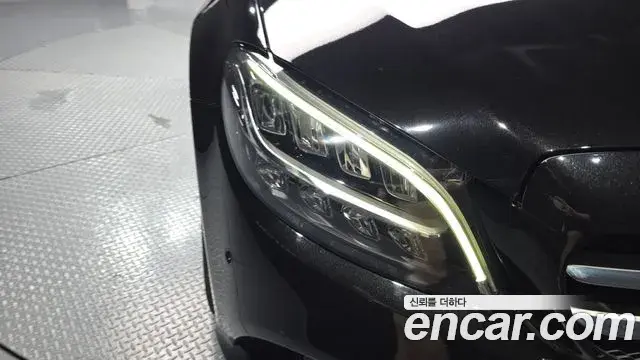 Mercedes-Benz C-Class 2020 — Photo 8/35