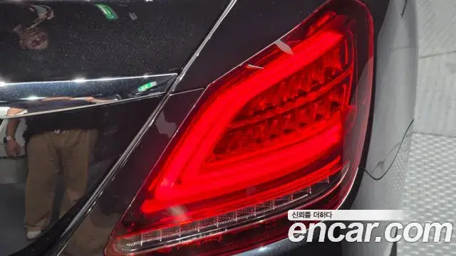 Mercedes-Benz C-Class 2020 — Photo 6/35